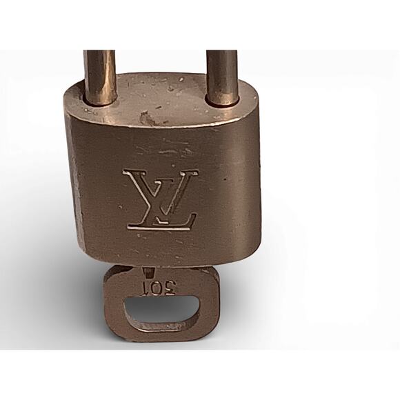 Authentic Louis Vuitton Lock & Key 301 Gold Padlock w 20” Gold Plated Chain - Picture 5 of 14